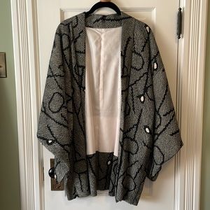 Vintage silk kimono, lined. Beautiful navy and white textured print. Fits size S